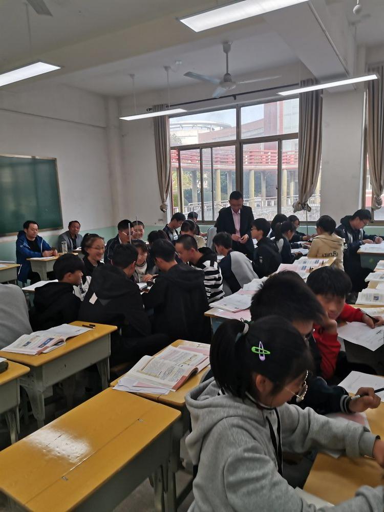 2019年安庆市高中物理青年优质课评比